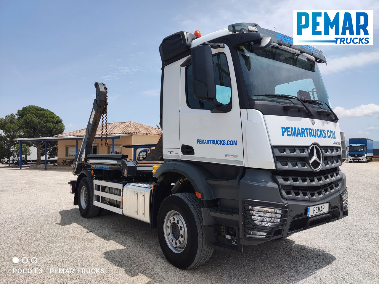 MERCEDES-BENZ AROCS 1845 PORTACONTENEDOR CADENAS - Nuožulnaus pakėlimo ant platformos sunkvežimis: foto 4 MERCEDES-BENZ AROCS 1845 PORTACONTENEDOR CADENAS - Nuožulnaus pakėlimo ant platformos sunkvežimis: foto 4