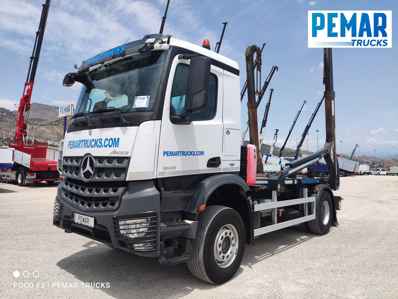 MERCEDES-BENZ AROCS 1845 PORTACONTENEDOR CADENAS - Nuožulnaus pakėlimo ant platformos sunkvežimis: foto 1 MERCEDES-BENZ AROCS 1845 PORTACONTENEDOR CADENAS - Nuožulnaus pakėlimo ant platformos sunkvežimis: foto 1