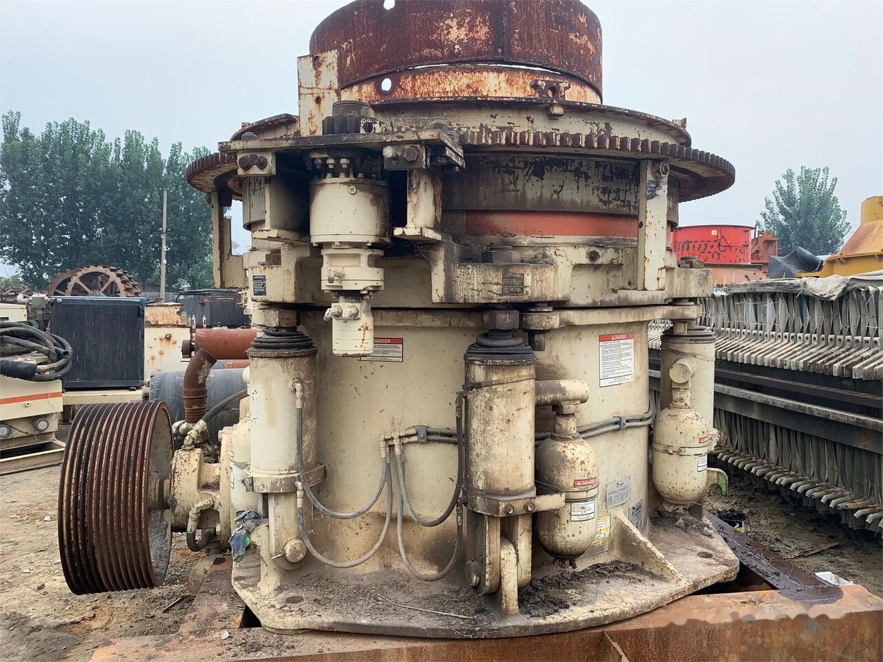 Metso HP400 Original Cone Crusher Used - Kūgio trupintuvas: foto 1 Metso HP400 Original Cone Crusher Used - Kūgio trupintuvas: foto 1