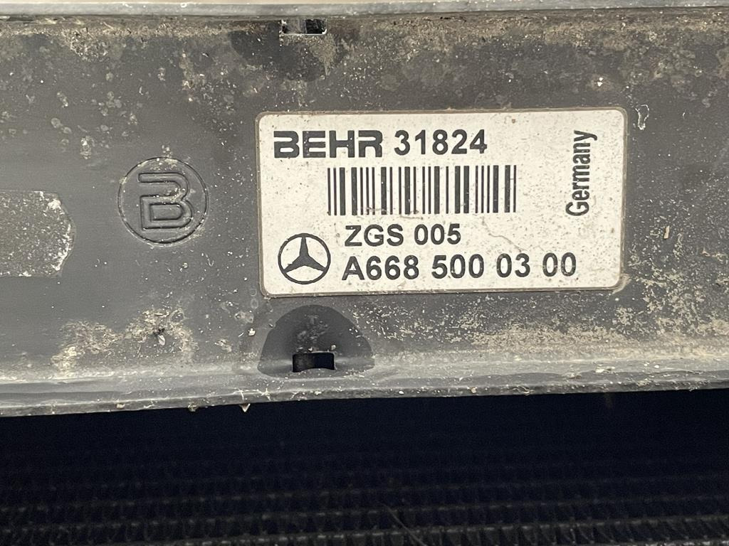 BEHR FOR MERCEDES VARIO - A 668 500 03 00 - Radiatorius - Sunkvežimis: foto 4 BEHR FOR MERCEDES VARIO - A 668 500 03 00 - Radiatorius - Sunkvežimis: foto 4