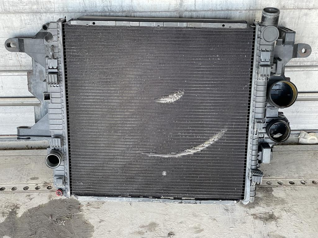 BEHR FOR MERCEDES VARIO - A 668 500 03 00 - Radiatorius - Sunkvežimis: foto 2 BEHR FOR MERCEDES VARIO - A 668 500 03 00 - Radiatorius - Sunkvežimis: foto 2