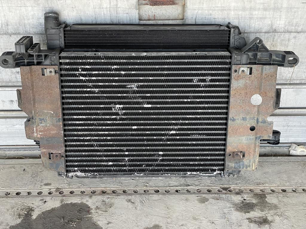 BEHR FOR MERCEDES VARIO - A 668 500 03 00 - Radiatorius - Sunkvežimis: foto 1 BEHR FOR MERCEDES VARIO - A 668 500 03 00 - Radiatorius - Sunkvežimis: foto 1