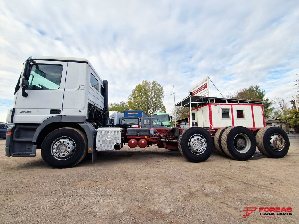 MERCEDES-BENZ ACTROS 3241 8x2 EURO 5 INTARDER - Važiuoklės sunkvežimis: foto 4 MERCEDES-BENZ ACTROS 3241 8x2 EURO 5 INTARDER - Važiuoklės sunkvežimis: foto 4