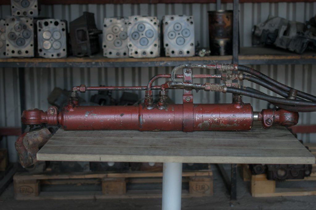 MERCEDES-BENZ SK HYDRAULIC STEERING BOTTLE - Hidraulinis cilindras - Sunkvežimis: foto 1 MERCEDES-BENZ SK HYDRAULIC STEERING BOTTLE - Hidraulinis cilindras - Sunkvežimis: foto 1
