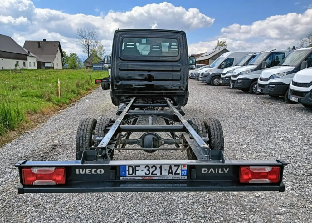 Iveco 35C13, 35C12, 35C14, 35C15 - Važiuoklės sunkvežimis: foto 3 Iveco 35C13, 35C12, 35C14, 35C15 - Važiuoklės sunkvežimis: foto 3