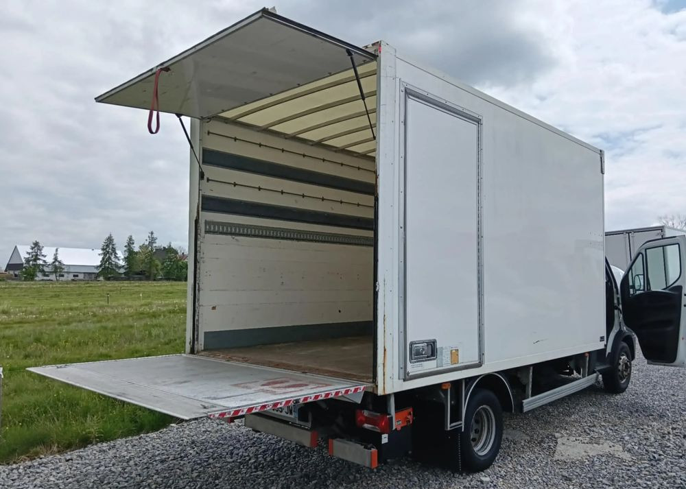 Iveco 35C18, 35C15, 35C13, 35C14, 70C18, 50C18 - Furgonas su krovinių dėže: foto 3 Iveco 35C18, 35C15, 35C13, 35C14, 70C18, 50C18 - Furgonas su krovinių dėže: foto 3