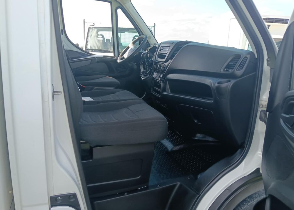 Furgonas šaldytuvas Iveco 35S16, 35S15, 35S14, 35S13, 35C13, 35C14: foto 13 Furgonas šaldytuvas Iveco 35S16, 35S15, 35S14, 35S13, 35C13, 35C14: foto 13