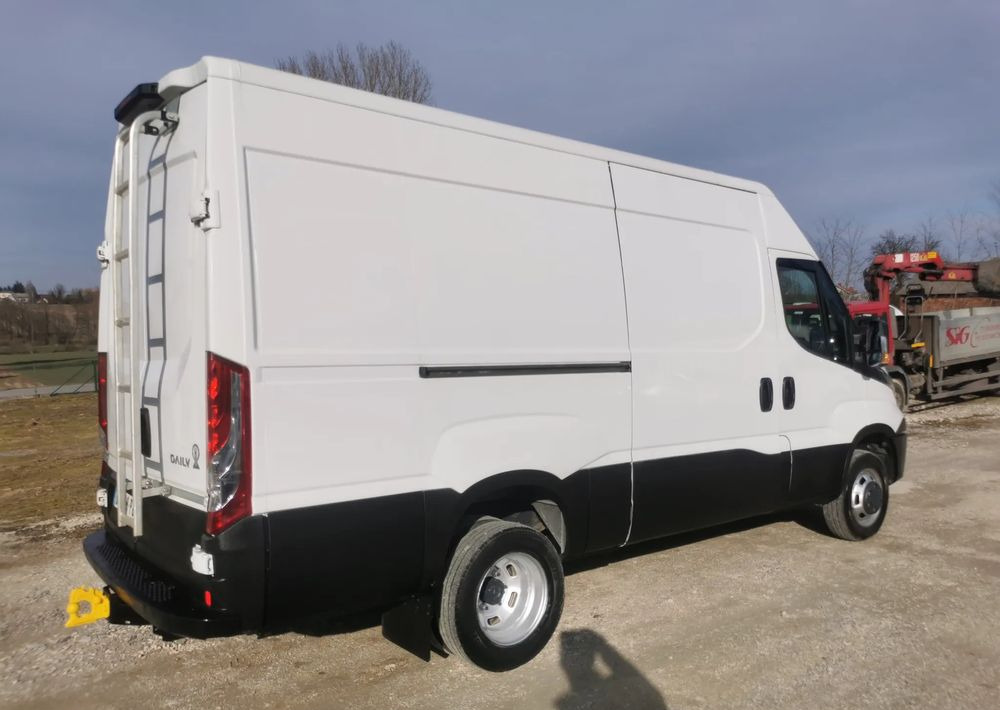 Iveco 35C13 Daily L3H2 bliźniak Klima 2.3-130KM 6-biegów Hak podwójne koła 35-130 L4H2 - Krovininis mikroautobusas: foto 5 Iveco 35C13 Daily L3H2 bliźniak Klima 2.3-130KM 6-biegów Hak podwójne koła 35-130 L4H2 - Krovininis mikroautobusas: foto 5