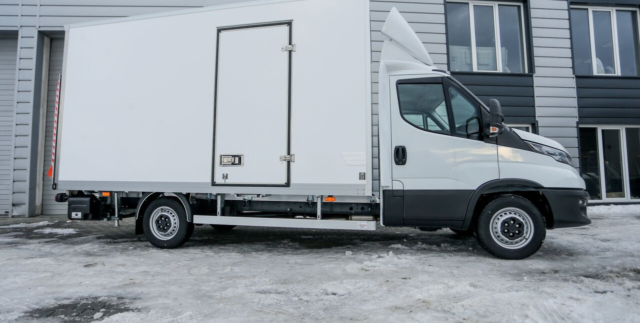 IVECO Iveco Daily IVECO 35S18HA8 r.o.4100 - Furgonas su krovinių dėže: foto 3 IVECO Iveco Daily IVECO 35S18HA8 r.o.4100 - Furgonas su krovinių dėže: foto 3