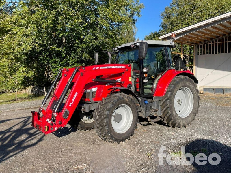 Massey Ferguson 5713 S - Traktorius: foto 1 Massey Ferguson 5713 S - Traktorius: foto 1