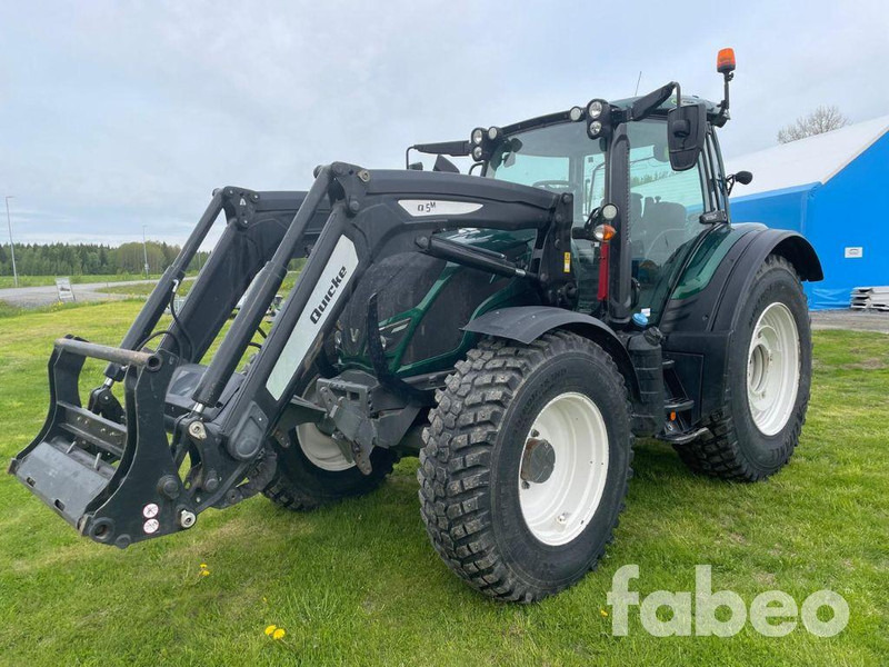 Valtra N154E Versu SmartTouch MR19 Valtra N154E Versu SmartTouch MR19 med frontlastare Quicke Q5M - Traktorius: foto 1 Valtra N154E Versu SmartTouch MR19 Valtra N154E Versu SmartTouch MR19 med frontlastare Quicke Q5M - Traktorius: foto 1