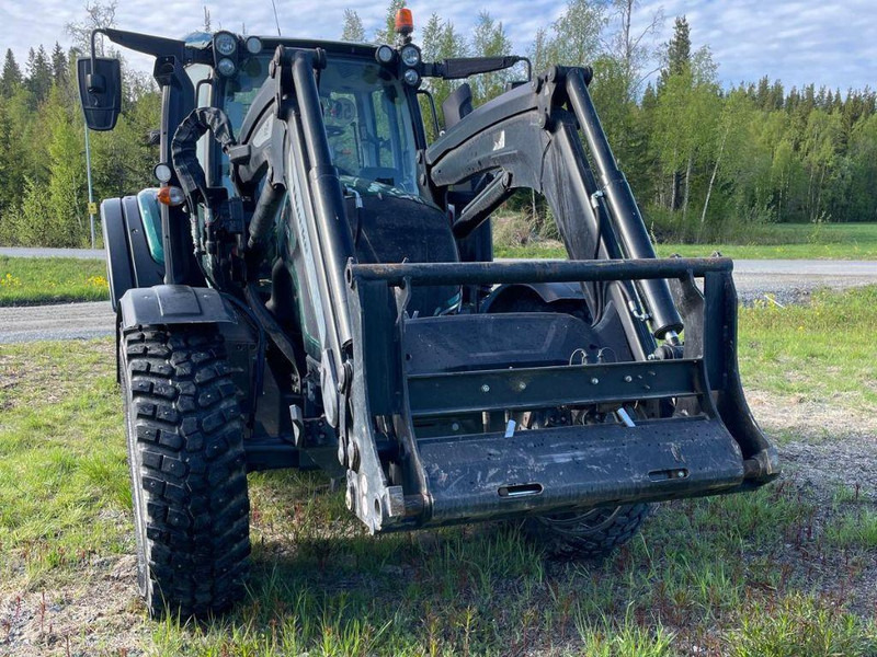 Valtra N154E Versu SmartTouch MR19 Valtra N154E Versu SmartTouch MR19 med frontlastare Quicke Q5M - Traktorius: foto 2 Valtra N154E Versu SmartTouch MR19 Valtra N154E Versu SmartTouch MR19 med frontlastare Quicke Q5M - Traktorius: foto 2