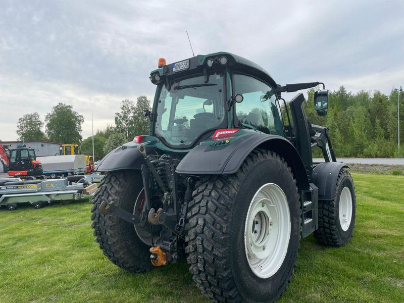 Valtra N154E Versu SmartTouch MR19 Valtra N154E Versu SmartTouch MR19 med frontlastare Quicke Q5M - Traktorius: foto 5 Valtra N154E Versu SmartTouch MR19 Valtra N154E Versu SmartTouch MR19 med frontlastare Quicke Q5M - Traktorius: foto 5