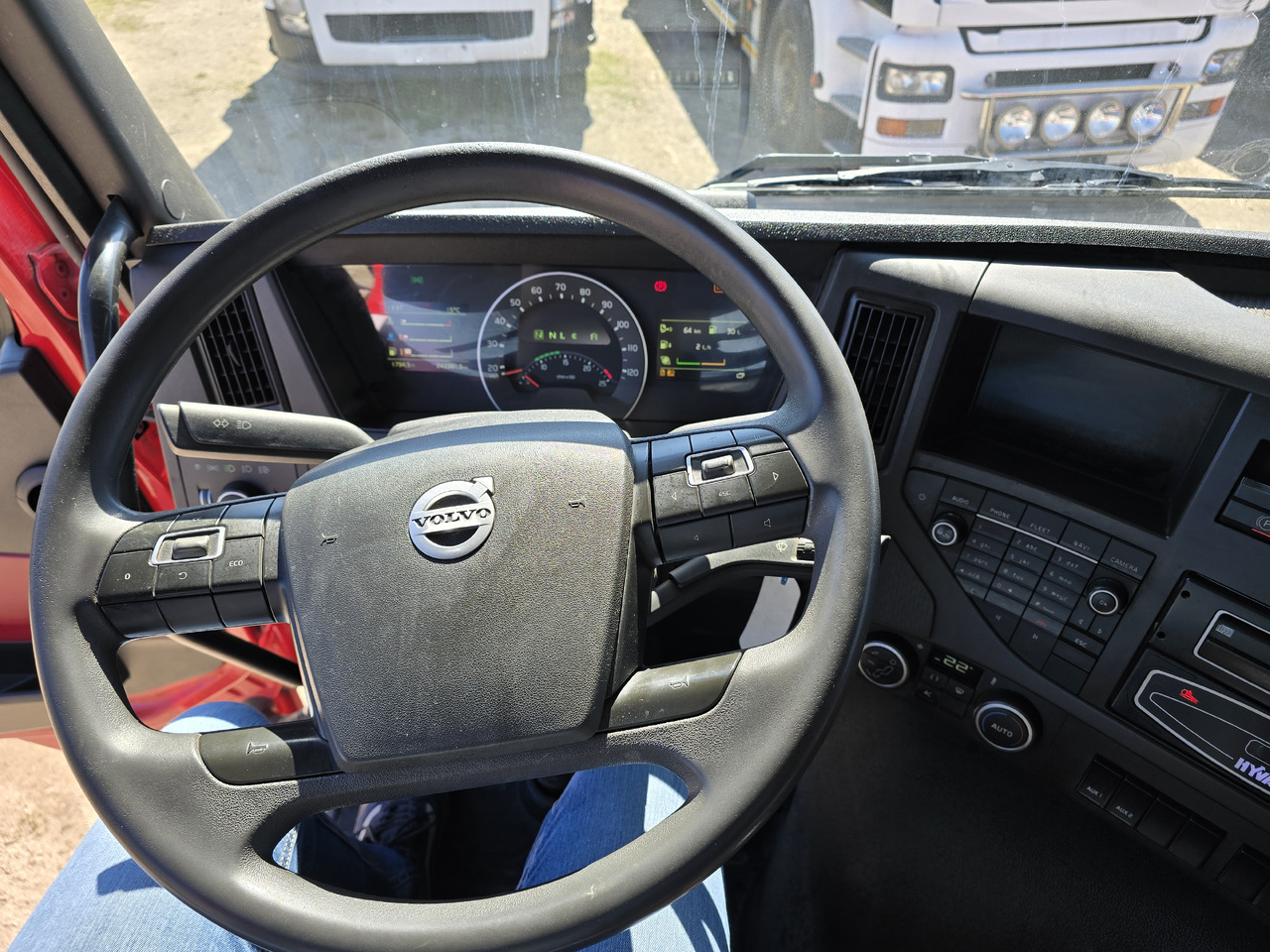 Interior photo 1: VOLVO FMX 420 6X4 / HIAB 144B-hiduo / hook system lizingą VOLVO FMX 420 6X4 / HIAB 144B-hiduo / hook system