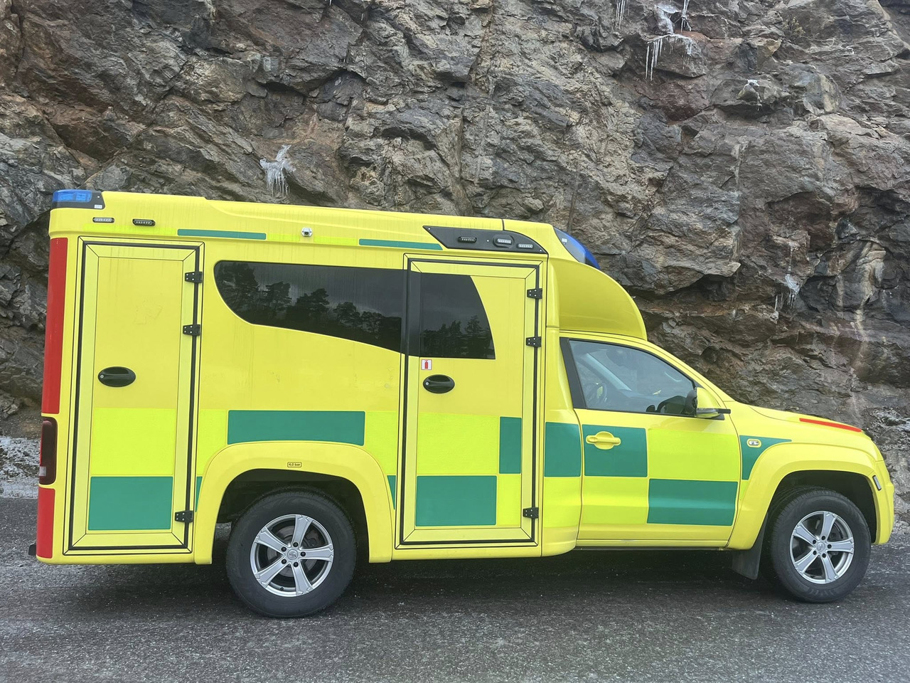 VOLKSWAGEN Amarok 4motion - AMBULANCE / ambulanse / ambulanssi - Greitosios pagalbos automobilis: foto 4 VOLKSWAGEN Amarok 4motion - AMBULANCE / ambulanse / ambulanssi - Greitosios pagalbos automobilis: foto 4