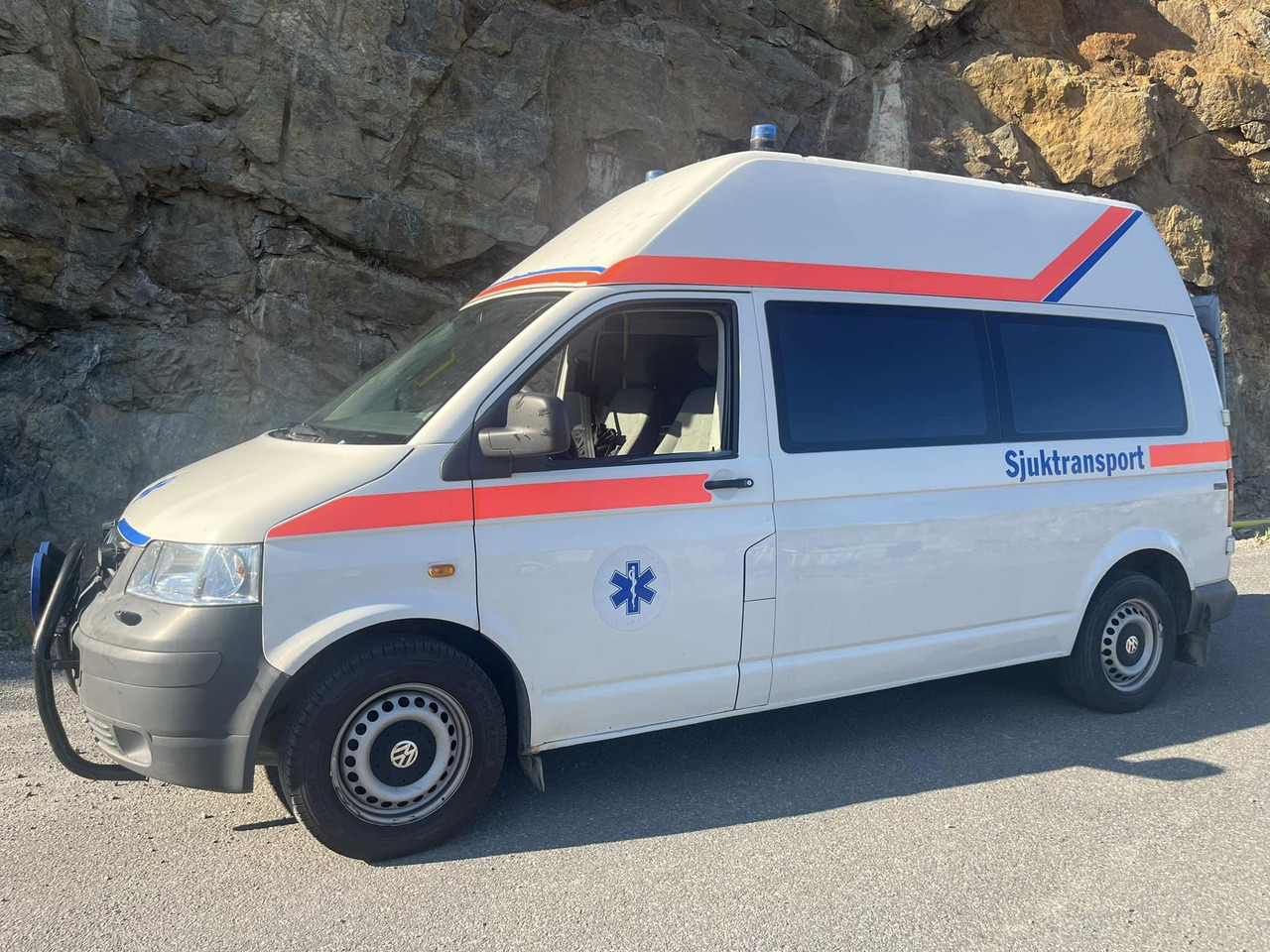 Greitosios pagalbos automobilis Volkswagen Kombi 2.5 TDI - Sjuktransport / Light ambulance - RESERVERAD !!: foto 1