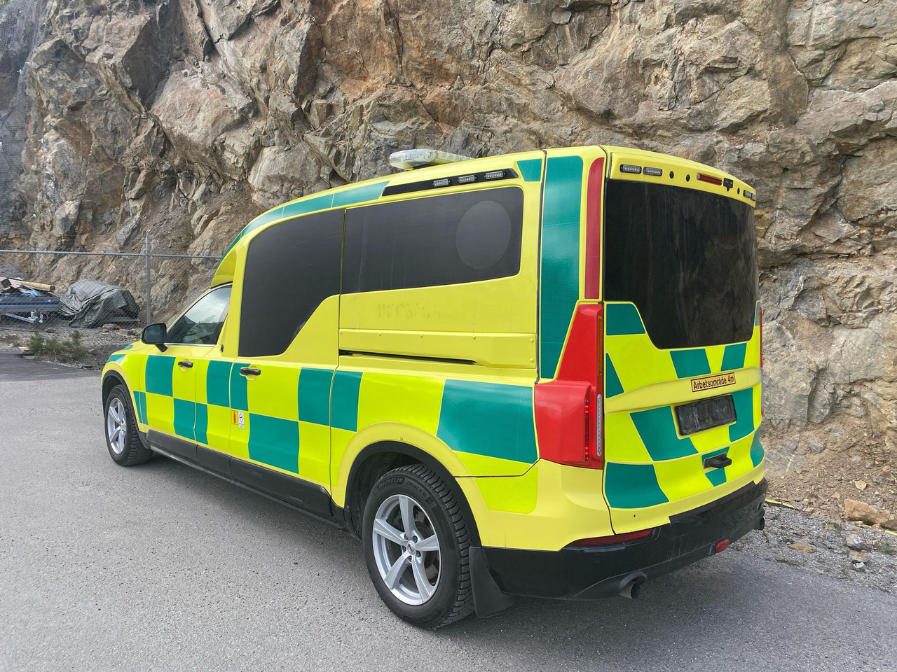 Volvo Nilsson XC90 D5 AWD - Ambulance / Krankenwagen / Швидка допомога - Greitosios pagalbos automobilis: foto 4 Volvo Nilsson XC90 D5 AWD - Ambulance / Krankenwagen / Швидка допомога - Greitosios pagalbos automobilis: foto 4
