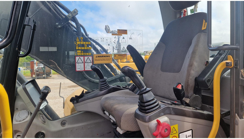 Vikšrinis ekskavatorius Volvo EC180DL: foto 6