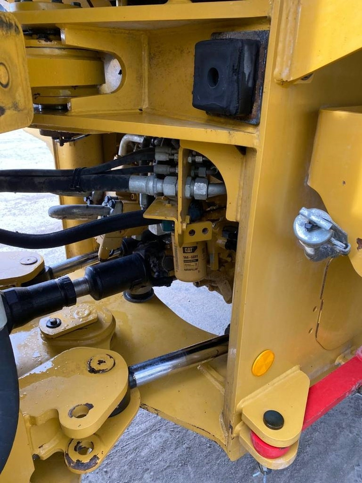 Ratinis krautuvas CAT 938 M (Bucket + Forks): foto 25