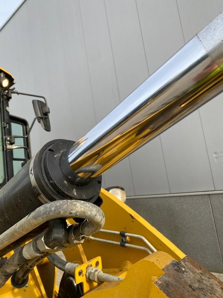 Ratinis krautuvas CAT 938 M (Bucket + Forks): foto 23