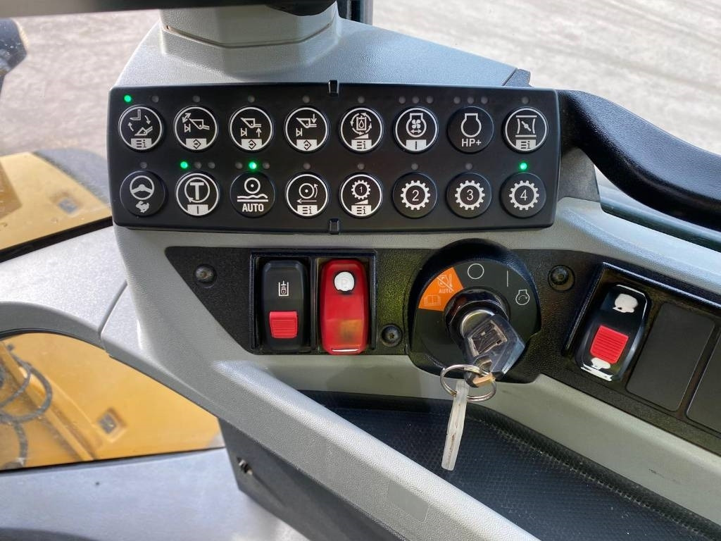 Ratinis krautuvas CAT 938 M (Bucket + Forks): foto 13