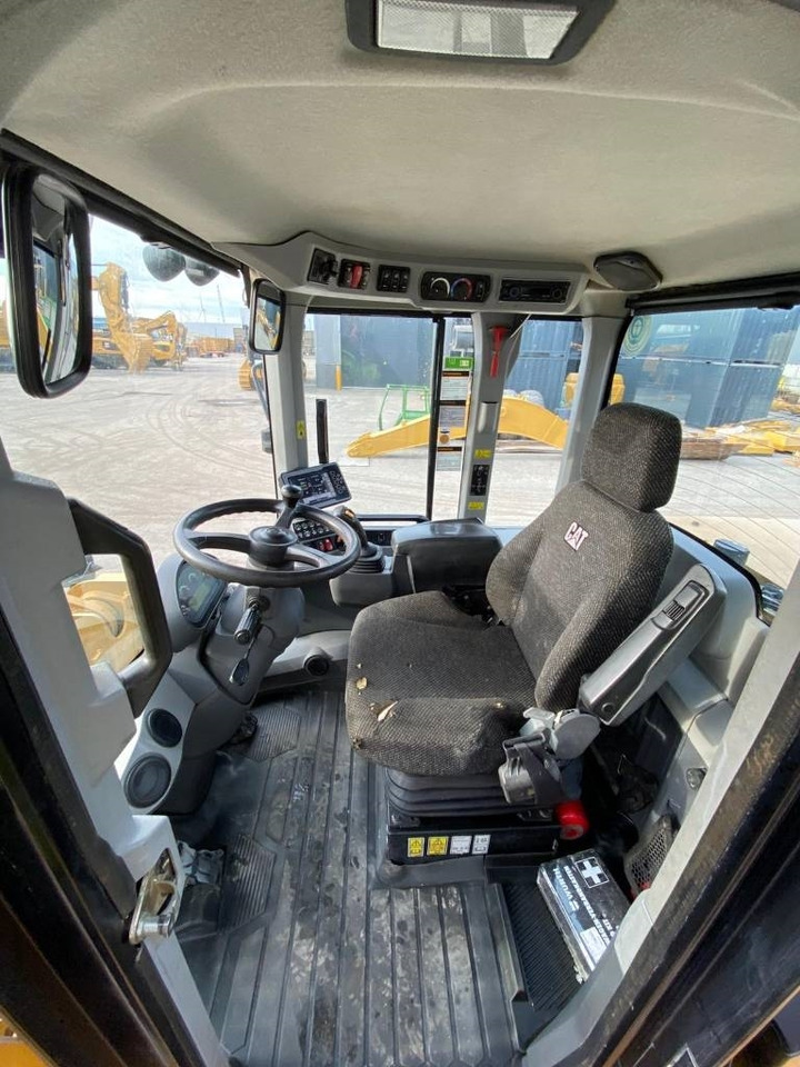 Ratinis krautuvas CAT 938 M (Bucket + Forks): foto 12