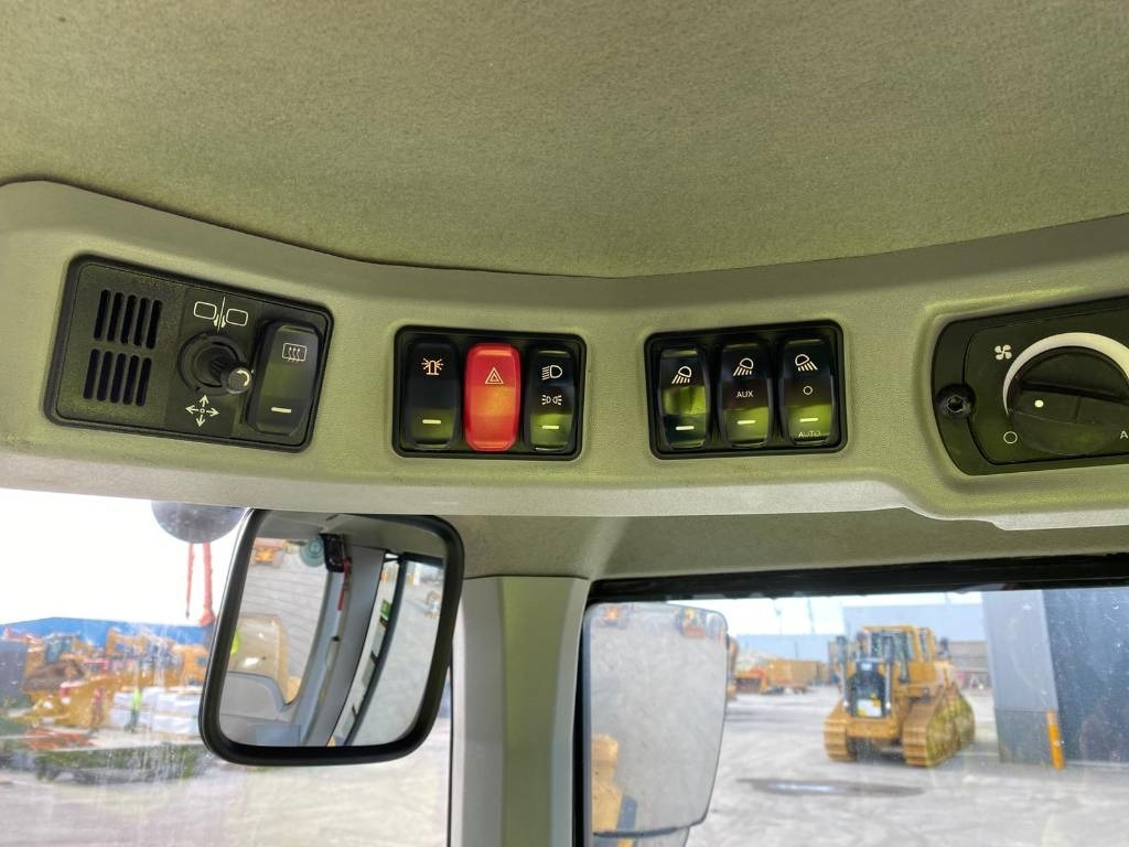 Ratinis krautuvas CAT 938 M (Bucket + Forks): foto 15