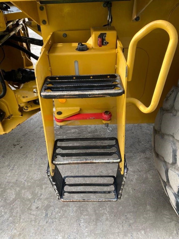 Ratinis krautuvas CAT 938 M (Bucket + Forks): foto 29