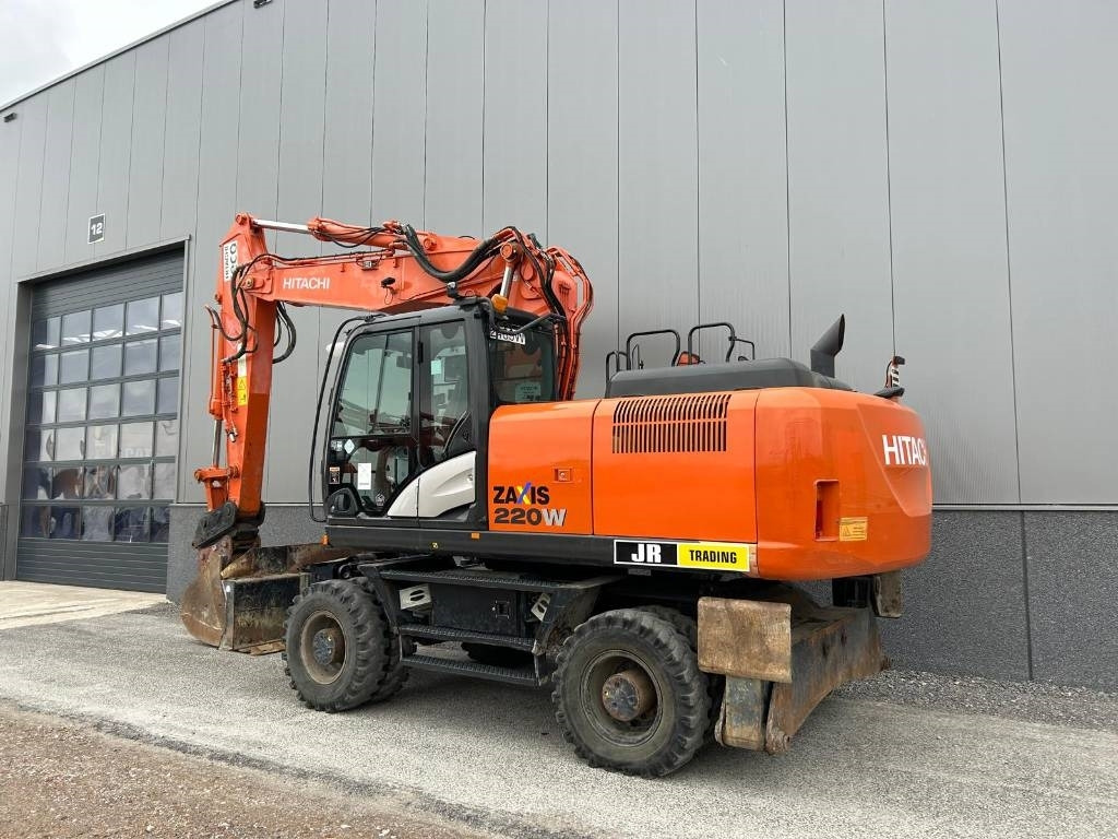 Hitachi ZX220W-5B - Ratinis ekskavatorius: foto 3 Hitachi ZX220W-5B - Ratinis ekskavatorius: foto 3