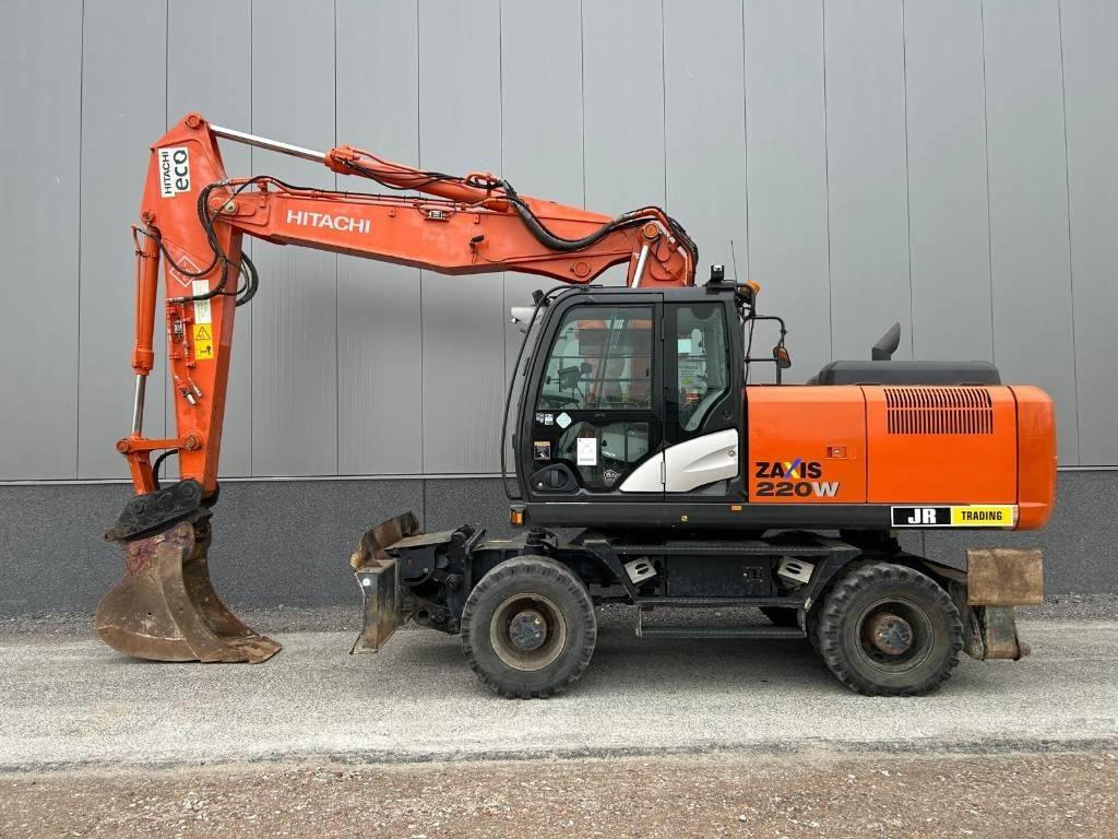 Hitachi ZX220W-5B - Ratinis ekskavatorius: foto 1 Hitachi ZX220W-5B - Ratinis ekskavatorius: foto 1
