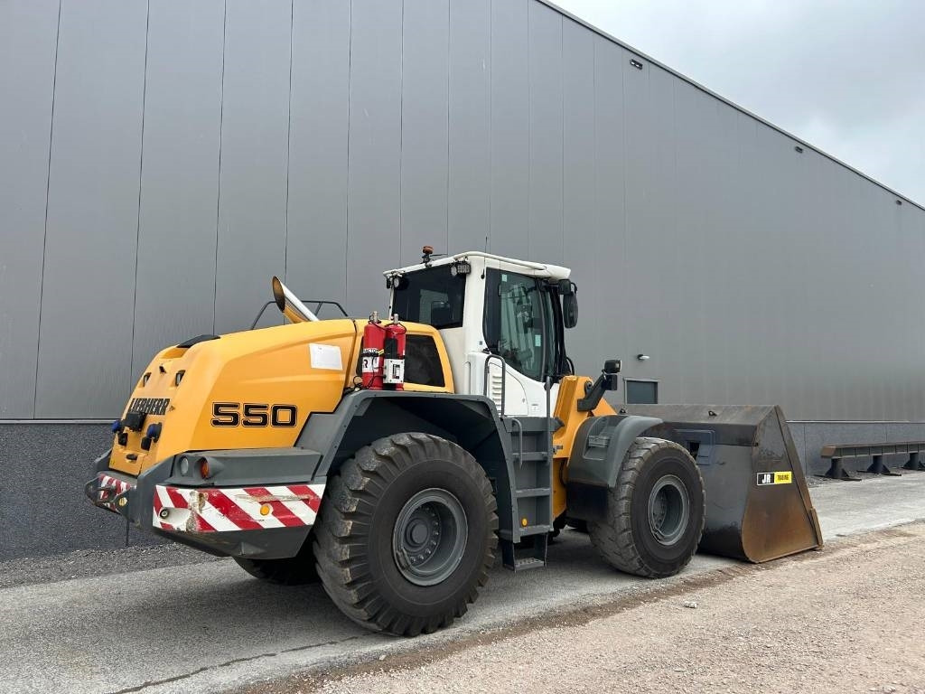 Liebherr L 550 (Comes with High-tip - Mit Hochkipper) - Ratinis krautuvas: foto 5 Liebherr L 550 (Comes with High-tip - Mit Hochkipper) - Ratinis krautuvas: foto 5