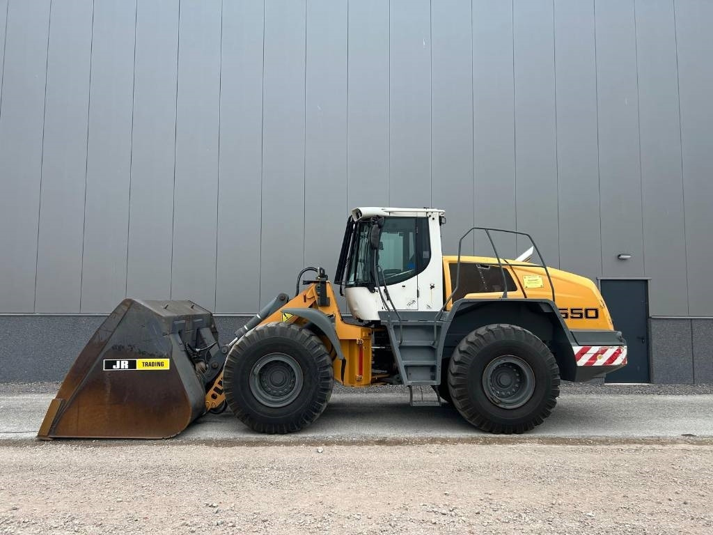 Liebherr L 550 (Comes with High-tip - Mit Hochkipper) - Ratinis krautuvas: foto 1 Liebherr L 550 (Comes with High-tip - Mit Hochkipper) - Ratinis krautuvas: foto 1