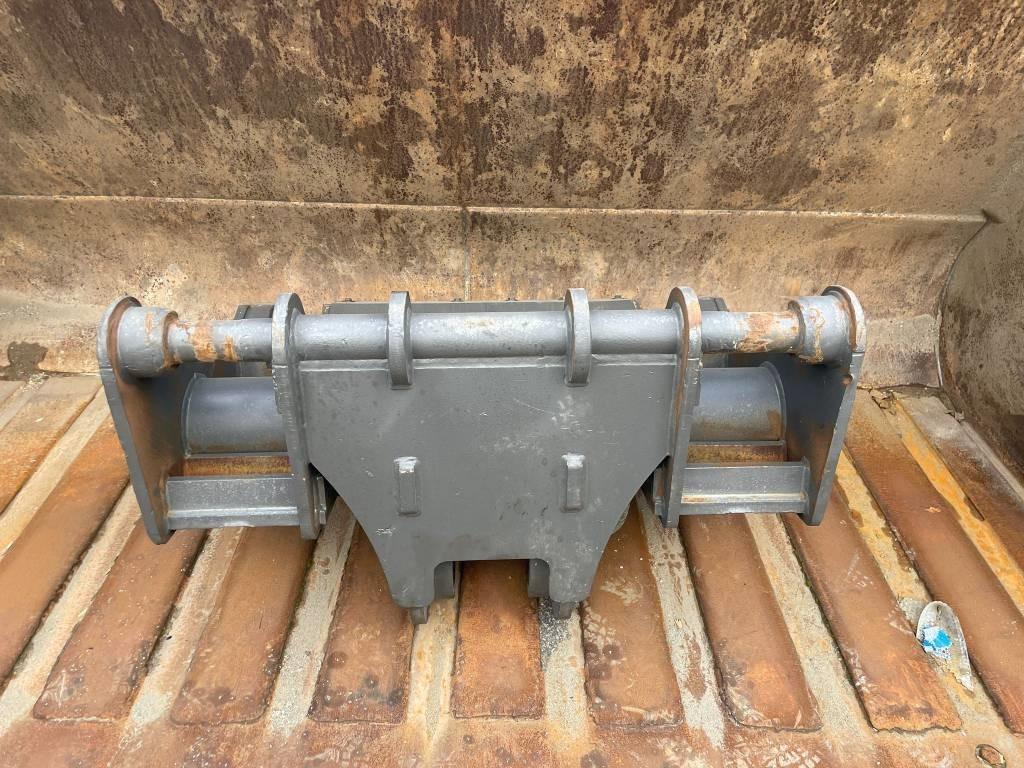 Volvo L250H L260H coupler + GP bucket - Kaušas - Statybinė technika: foto 5 Volvo L250H L260H coupler + GP bucket - Kaušas - Statybinė technika: foto 5