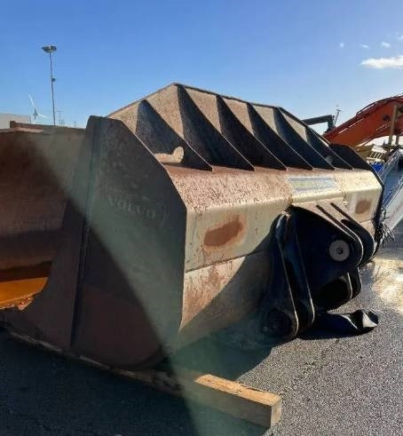 Volvo L350F Rock Bucket (Volvo) - Kaušas - Statybinė technika: foto 4 Volvo L350F Rock Bucket (Volvo) - Kaušas - Statybinė technika: foto 4