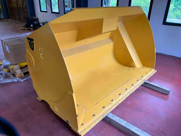 BENNA AD ALTO RIBALTAMENTO PER MATERIALI LEGGERI - Krautuvo kaušas - Statybinė technika: foto 2 BENNA AD ALTO RIBALTAMENTO PER MATERIALI LEGGERI - Krautuvo kaušas - Statybinė technika: foto 2