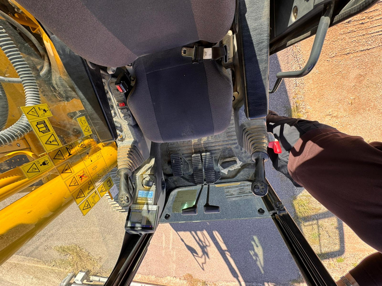 KOMATSU PC210 NLC-11 - Ekskavatorius: foto 5 KOMATSU PC210 NLC-11 - Ekskavatorius: foto 5