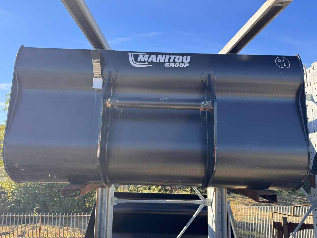 MANITOU CBA - Kaušas - Teleskopinis krautuvas: foto 2 MANITOU CBA - Kaušas - Teleskopinis krautuvas: foto 2