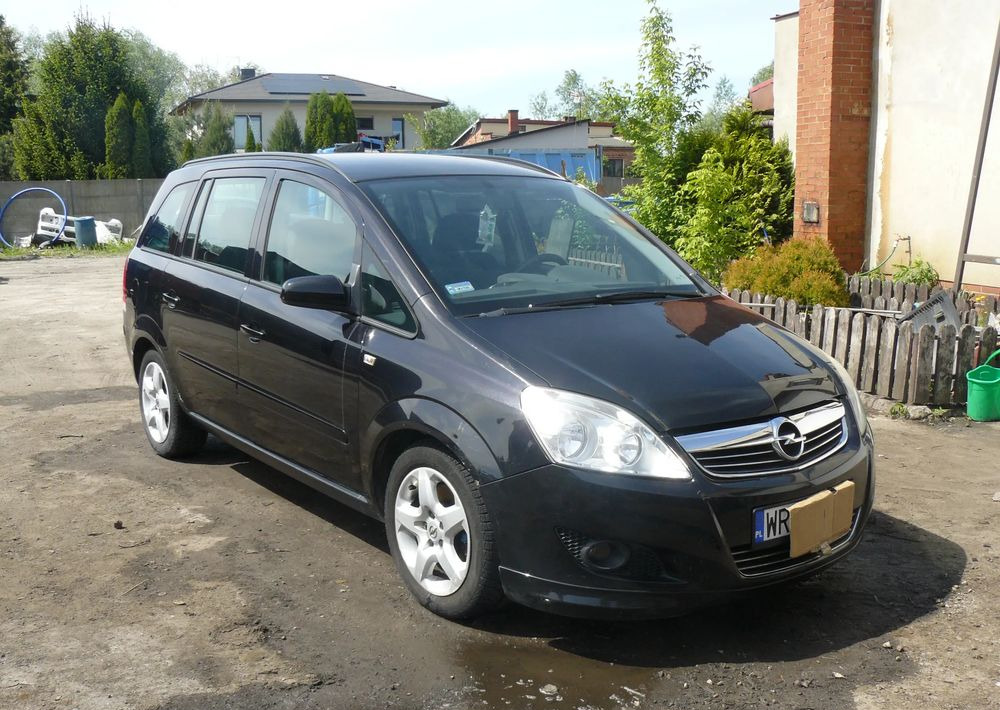 Opel Zafira 1.9 CDTI Cosmo - Visureigis: foto 2 Opel Zafira 1.9 CDTI Cosmo - Visureigis: foto 2