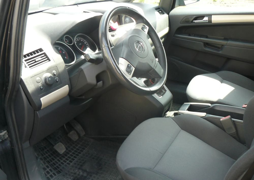 Opel Zafira 1.9 CDTI Cosmo - Visureigis: foto 5 Opel Zafira 1.9 CDTI Cosmo - Visureigis: foto 5