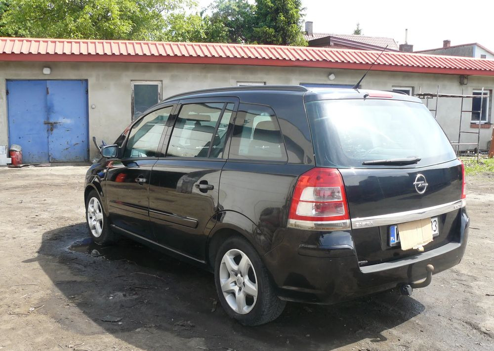 Opel Zafira 1.9 CDTI Cosmo - Visureigis: foto 3 Opel Zafira 1.9 CDTI Cosmo - Visureigis: foto 3