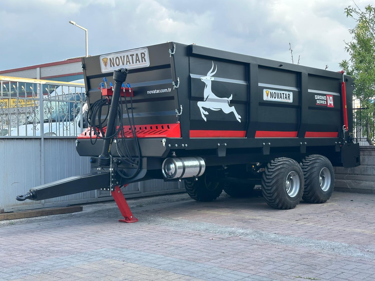 Novatar Manure Spreader Trailer 10 M3 - Mėšlo kratytuvas: foto 2 Novatar Manure Spreader Trailer 10 M3 - Mėšlo kratytuvas: foto 2