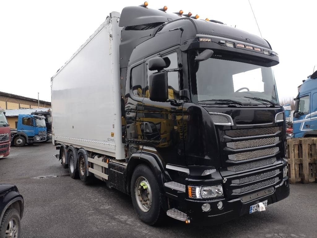 Scania R 580 8x2 ketjupurku kori 50mottia - Furgonas sunkvežimis: foto 1 Scania R 580 8x2 ketjupurku kori 50mottia - Furgonas sunkvežimis: foto 1
