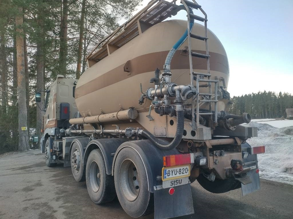 Sisu E14 8x2 kippipainepytty+kompura - Autocisterna: foto 4 Sisu E14 8x2 kippipainepytty+kompura - Autocisterna: foto 4