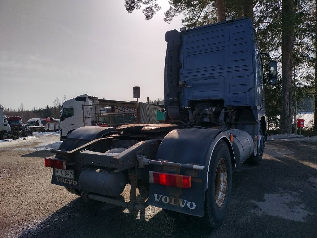 Volvo FH12 kanttilamppu veturi - Vilkikas: foto 3 Volvo FH12 kanttilamppu veturi - Vilkikas: foto 3