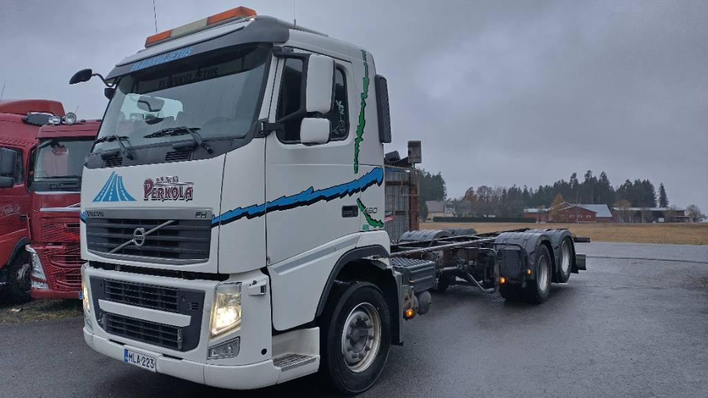 Volvo FH13 6x2 alusta, manuaalivaihteisto - Važiuoklės sunkvežimis: foto 1 Volvo FH13 6x2 alusta, manuaalivaihteisto - Važiuoklės sunkvežimis: foto 1