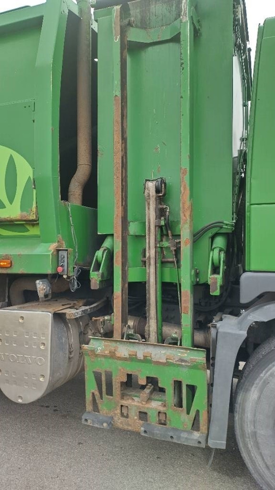 Volvo FM9 6x2 pakkaaja +nostin +etukippo - Šiukšliavežis: foto 3 Volvo FM9 6x2 pakkaaja +nostin +etukippo - Šiukšliavežis: foto 3