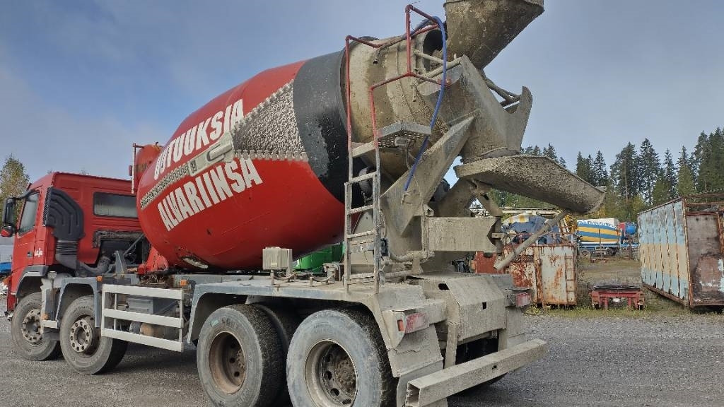 Volvo FM9 8x4 full steel,manual, mixer - Autocisterna: foto 3 Volvo FM9 8x4 full steel,manual, mixer - Autocisterna: foto 3