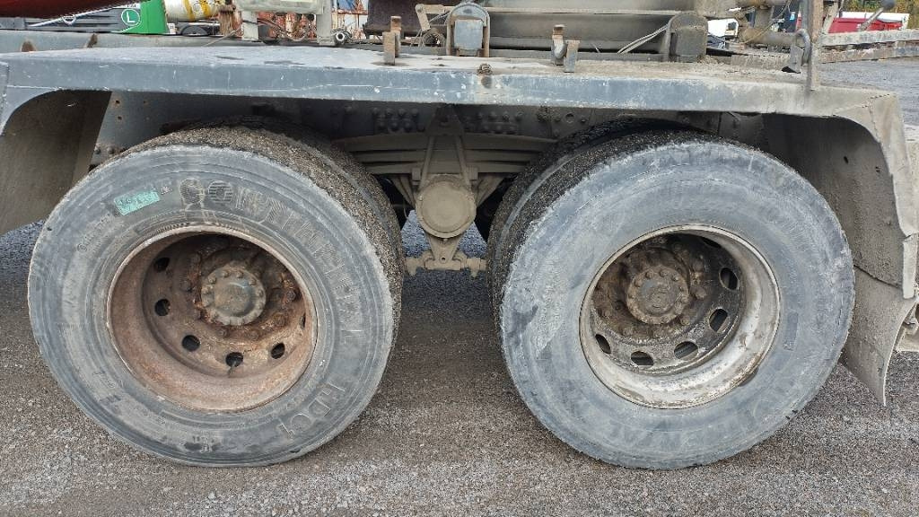 Volvo FM9 8x4 full steel,manual, mixer - Autocisterna: foto 5 Volvo FM9 8x4 full steel,manual, mixer - Autocisterna: foto 5