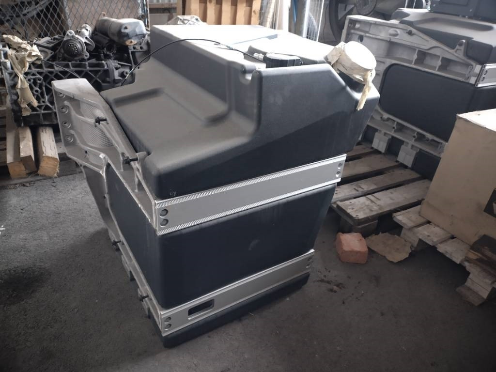 Volvo Polttoaine tankki 2+2 - Rėmas/ Važiuoklė - Sunkvežimis: foto 1 Volvo Polttoaine tankki 2+2 - Rėmas/ Važiuoklė - Sunkvežimis: foto 1