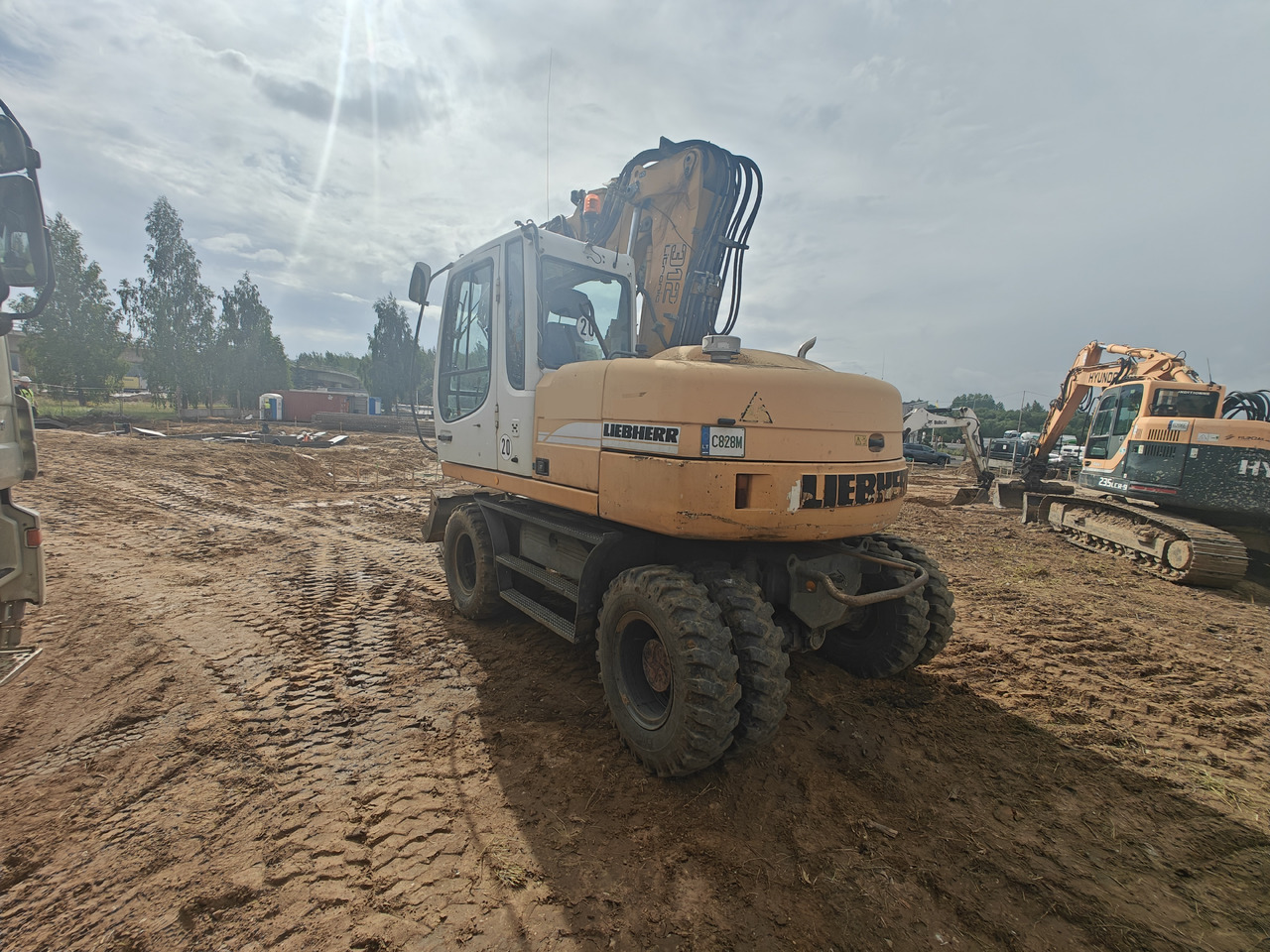 LIEBHERR A312 - Ratinis ekskavatorius: foto 5 LIEBHERR A312 - Ratinis ekskavatorius: foto 5